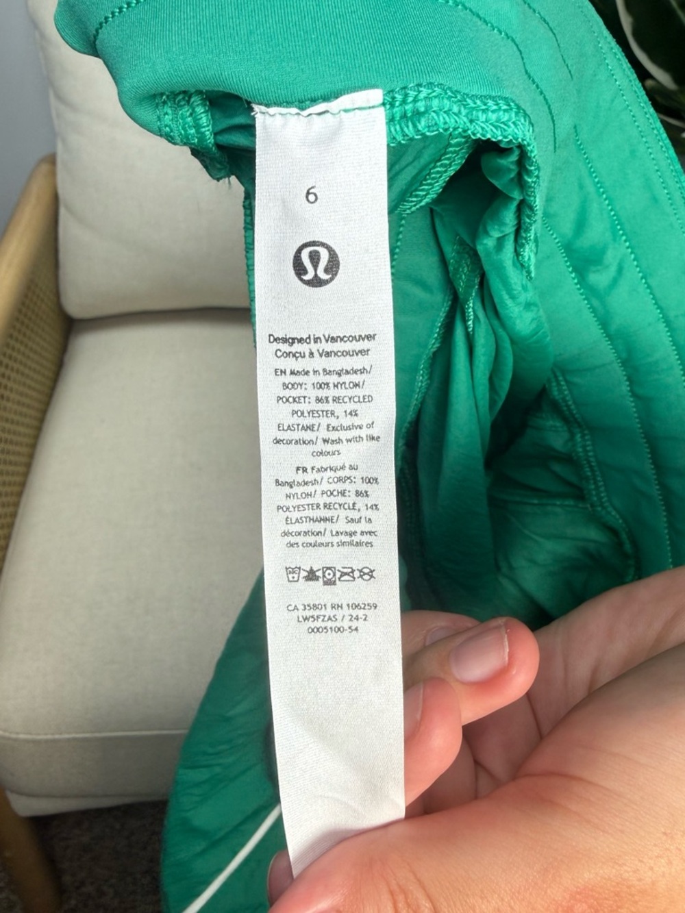 Lululemon License to Train Mid-Rise Lightweight Jogger 31" Size 6 - Picture 7 of 8